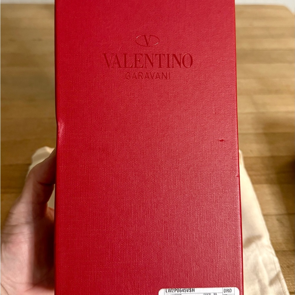 Valentino Garavani Red Pebbled Leather Rockstud Zip Around Continental Wallet - Picture 11 of 13
